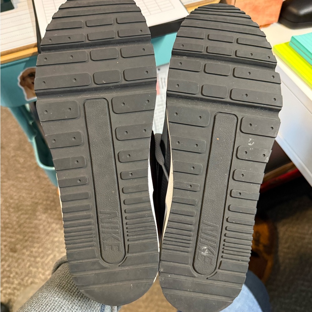 Nike Air Max LTD 3Light Gray and Black Sneakers - Picture 6 of 7